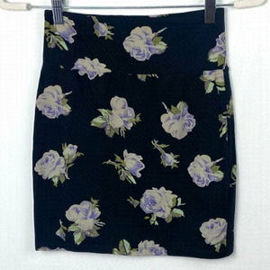 Aritzia Talula Floral Mini‎ Pencil Skirt Womens Size Medium Cotton Spandex Black